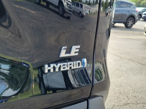 Used 2022 Toyota RAV4 LE AWD/4WD image 7