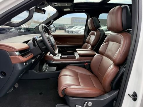 Used 2025 Lincoln Navigator L Reserve image 12