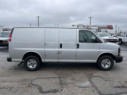 Used 2016 GMC Savana 2500 image 15