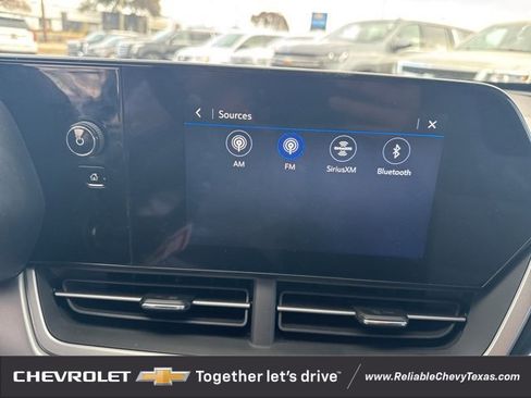 Used 2025 Chevrolet Trax RS w/ Sunroof Package image 26