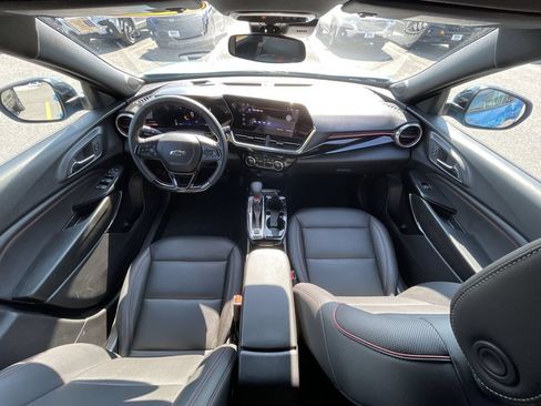 Used 2025 Chevrolet Trax RS w/ Driver Confidence Package FWD image 26