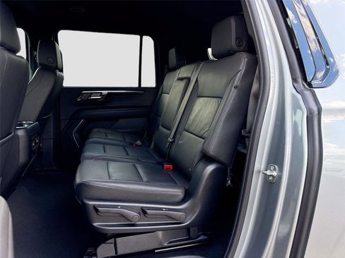 Used 2025 Chevrolet Suburban Z71 AWD/4WD image 24