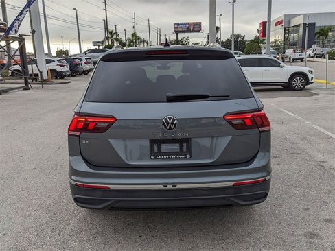 Certified 2022 Volkswagen Tiguan SE image 6