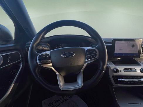 Used 2022 Ford Explorer XLT image 17
