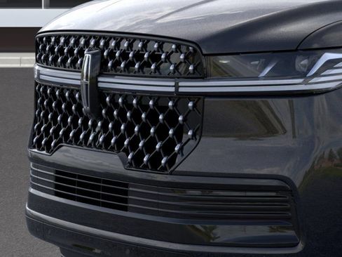 New 2026 Lincoln Navigator L Black Label AWD/4WD image 17
