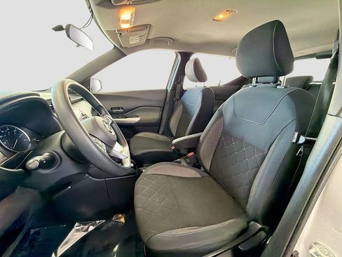 Used 2018 Nissan Kicks SV image 19