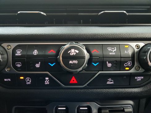 Used 2024 Jeep Wrangler Sport S image 28