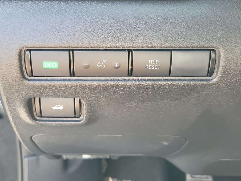 Certified 2025 Nissan Sentra SR FWD image 30