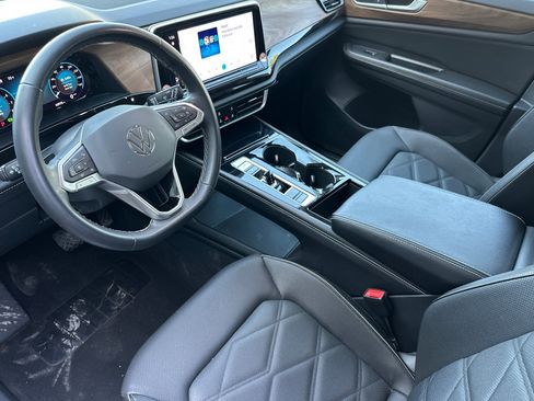 Certified 2024 Volkswagen Atlas SE image 10