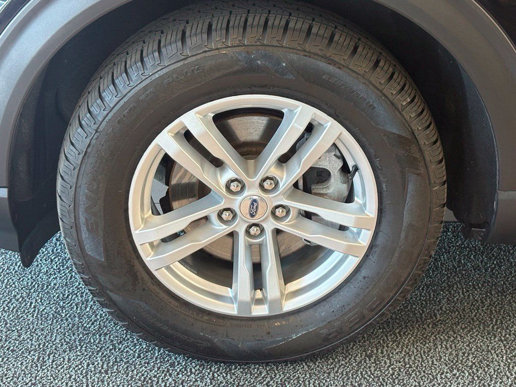 Used 2020 Ford Explorer XLT w/ Equipment Group 202A AWD/4WD image 9