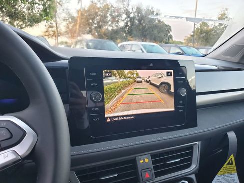 New 2026 Volkswagen Taos SE FWD image 11