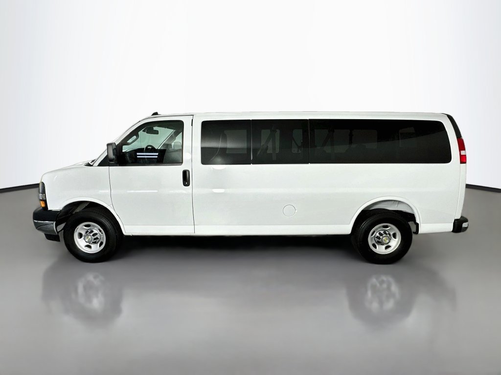 Used 2025 Chevrolet Express 3500 LT w/ LT Preferred Equipment Group RWD image 4