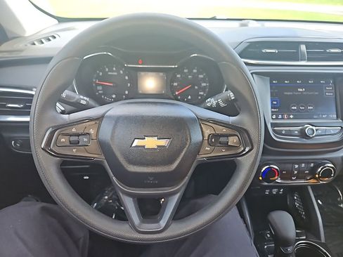Used 2023 Chevrolet TrailBlazer LT FWD image 16