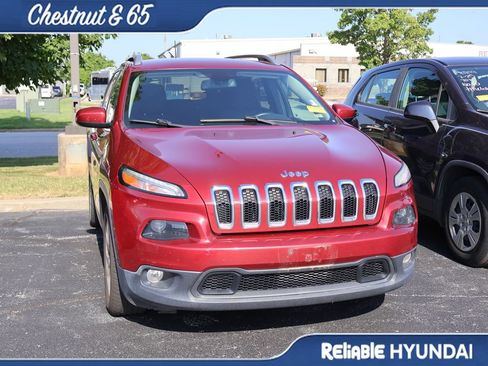 Used 2016 Jeep Cherokee Latitude w/ Comfort & Sound Group FWD image 4