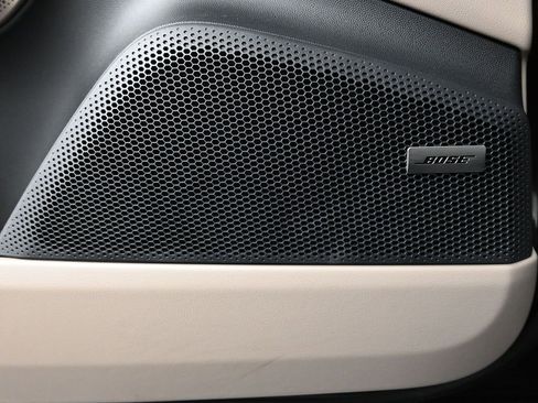 Used 2025 Porsche Macan 4 Electric image 16