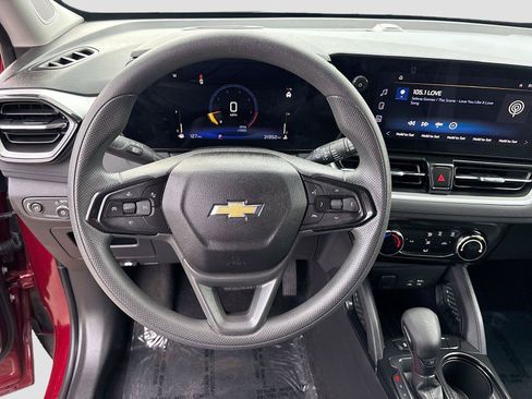 Used 2025 Chevrolet TrailBlazer LT FWD image 11
