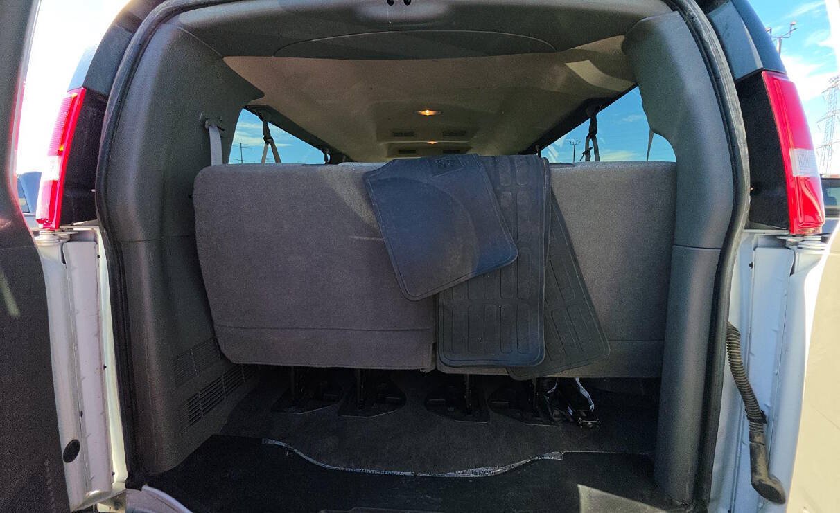 Used 2025 Chevrolet Express 3500 LT w/ LT Preferred Equipment Group RWD image 12