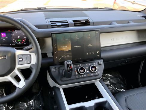 New 2026 Land Rover Defender 110 X-Dynamic SE image 8