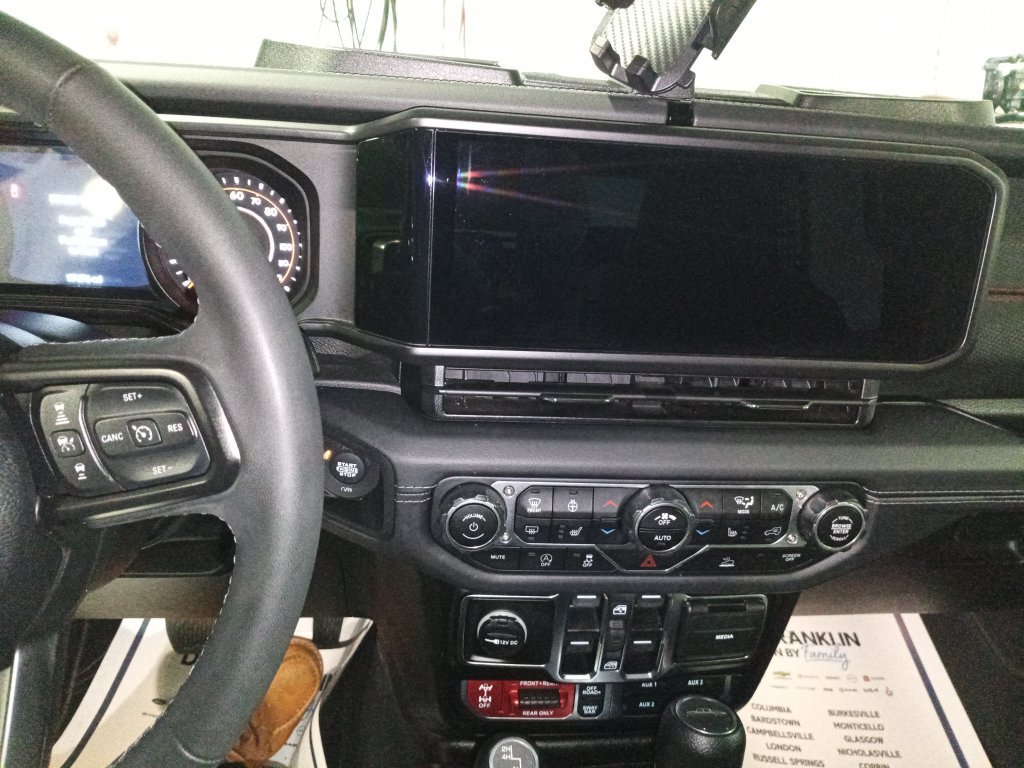 Used 2025 Jeep Gladiator Rubicon w/ Convenience Group AWD/4WD image 22