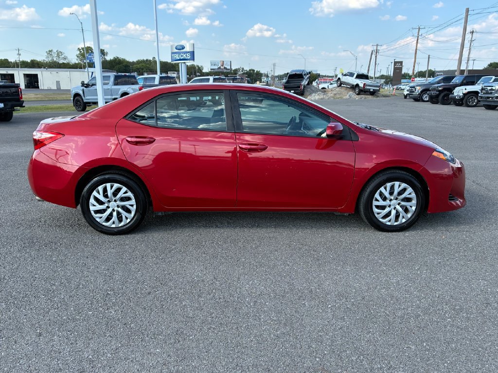 Used 2018 Toyota Corolla LE FWD image 2