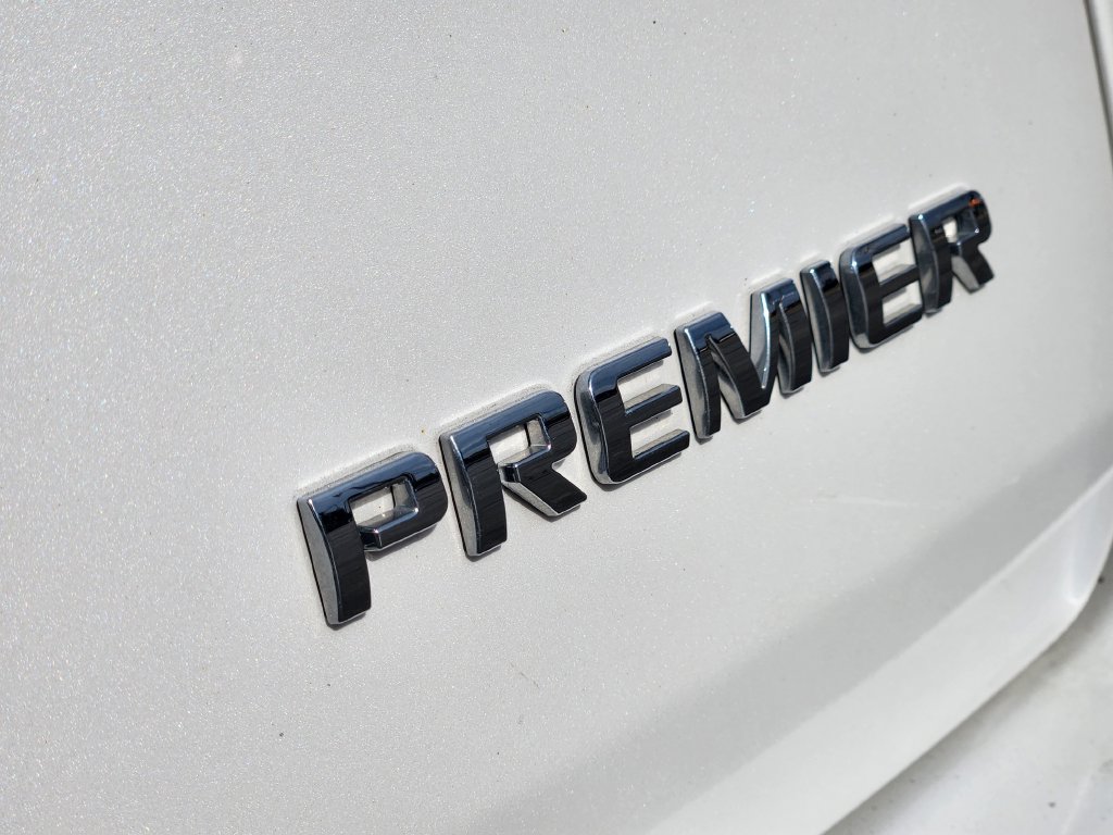 Used 2023 Chevrolet Traverse Premier FWD image 12