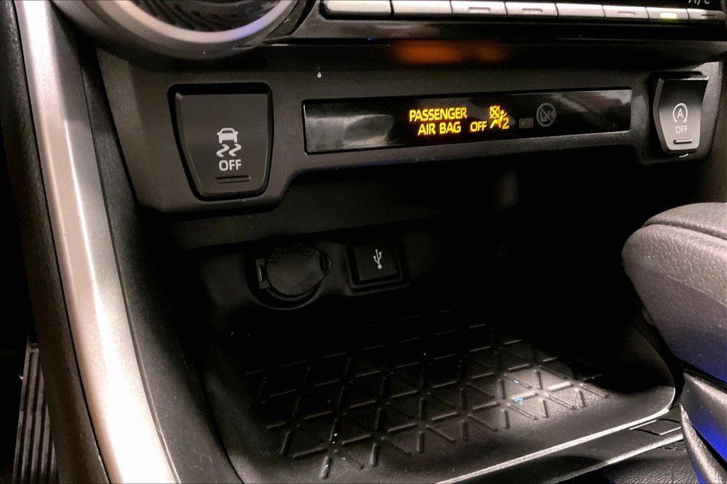 Used 2021 Toyota RAV4 LE w/ Carpet Mat Package (TMS) AWD/4WD image 16