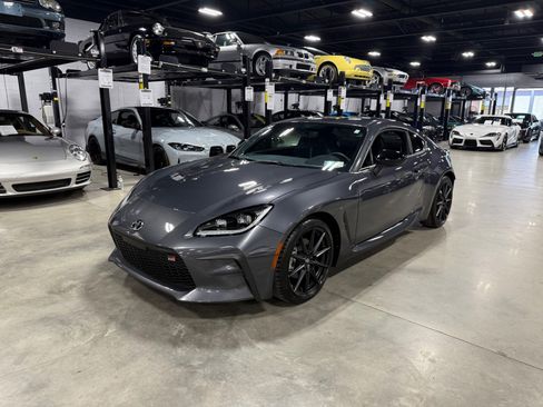 Used 2023 Toyota GR86 Premium image 2