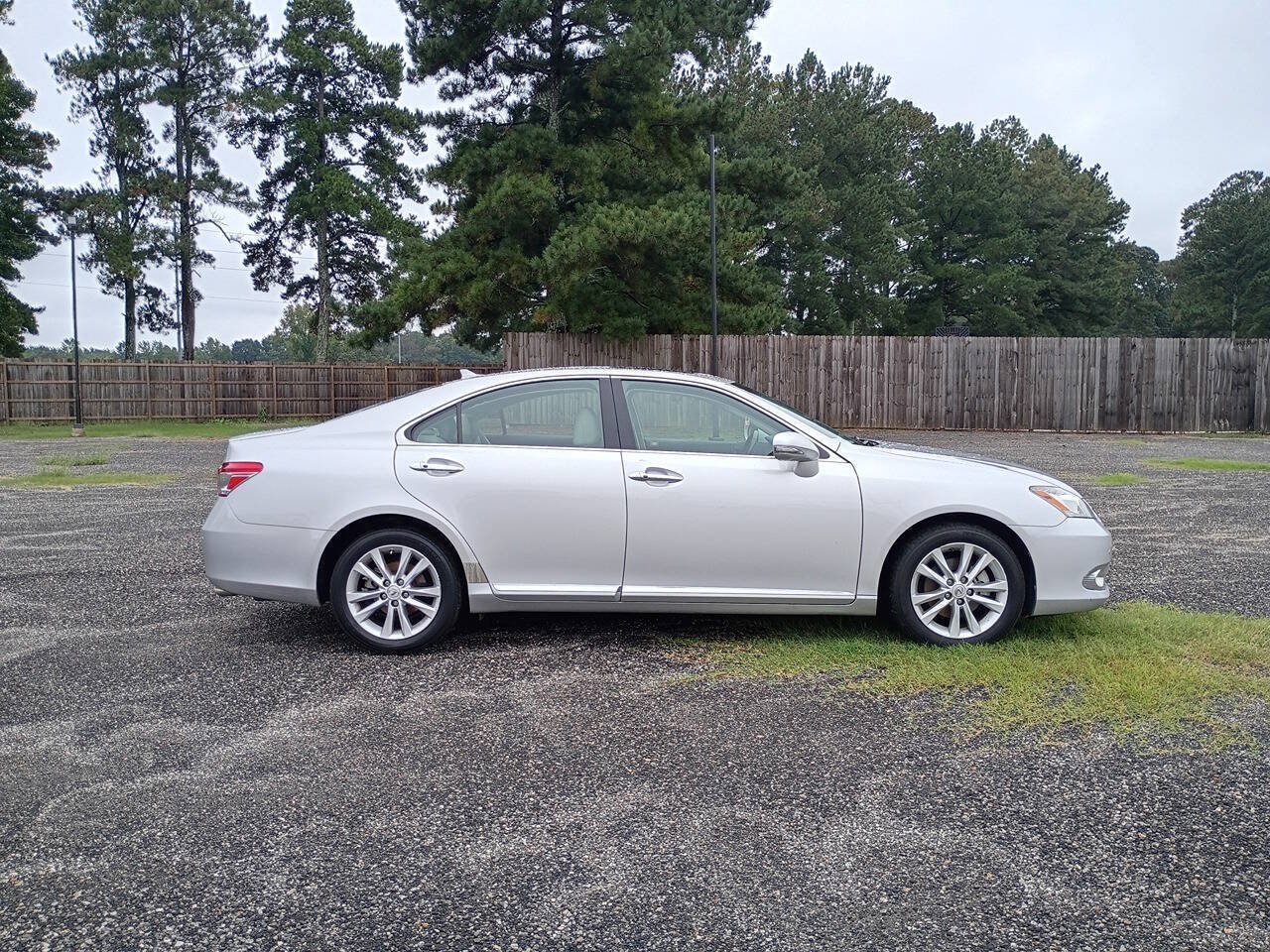 Used 2010 Lexus ES 350 w/ Preferred Accessory Package FWD image 4