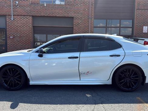 Used 2019 Toyota Camry XSE FWD image 9