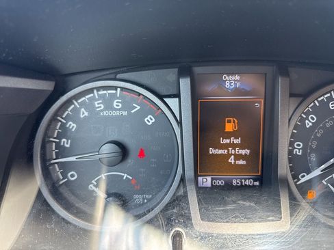 Used 2018 Toyota Tacoma TRD Off-Road AWD/4WD image 11