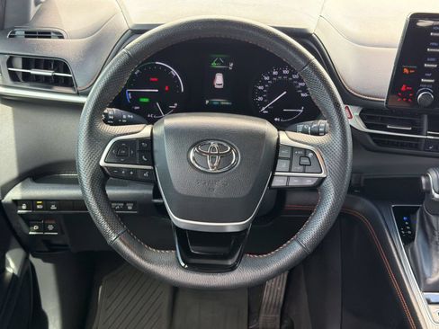 Certified 2022 Toyota Sienna XSE w/ XSE Plus Package FWD image 11