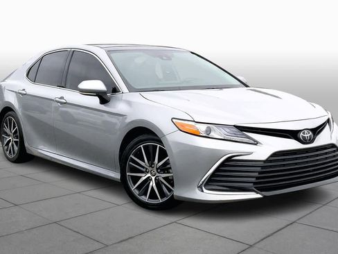 Used 2024 Toyota Camry XLE image 2