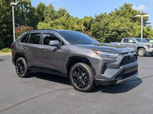 Used 2022 Toyota RAV4 SE AWD/4WD image 2