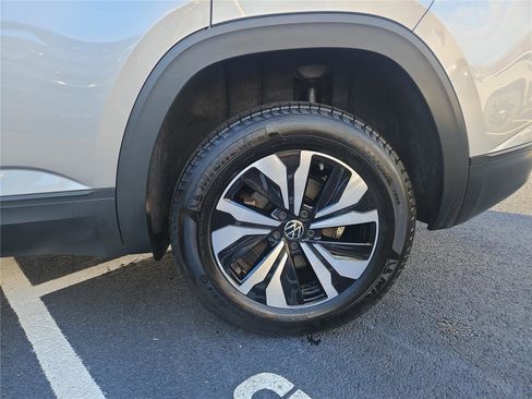 Certified 2024 Volkswagen Atlas Cross Sport SE image 11