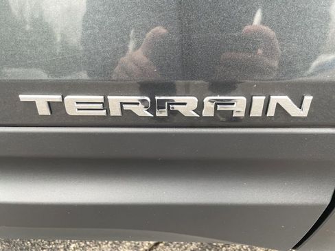 Used 2018 GMC Terrain SLE w/ Driver Convenience Package image 10