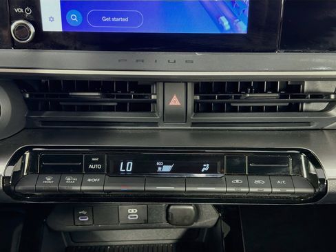 Used 2025 Toyota Prius FWD image 24