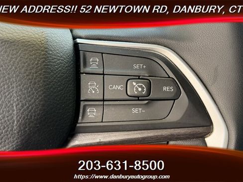 Used 2025 Jeep Grand Cherokee Limited AWD/4WD image 20