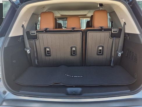 New 2026 Nissan Pathfinder Platinum image 10