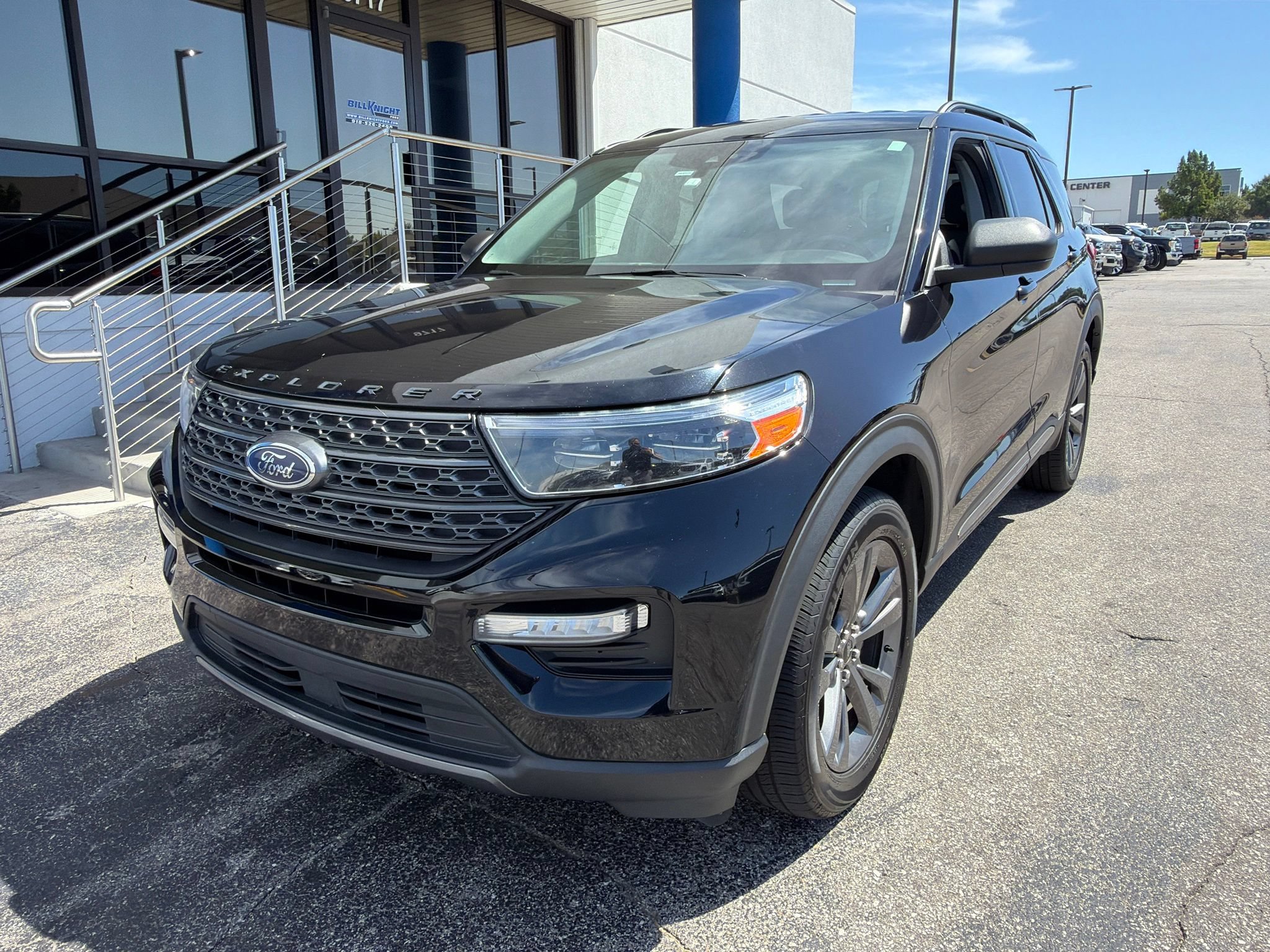 Used 2021 Ford Explorer XLT w/ Equipment Group 202A AWD/4WD image 1