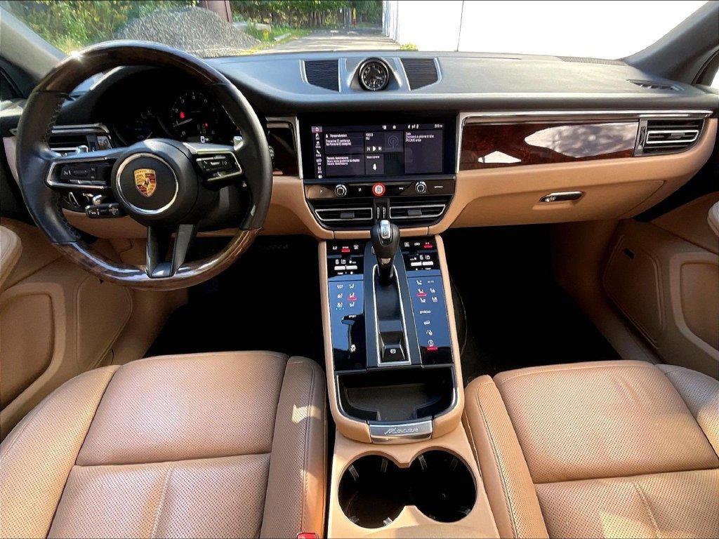Certified 2022 Porsche Macan AWD/4WD image 18