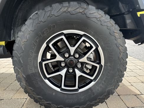 Used 2024 Jeep Wrangler Rubicon w/ Technology Group image 62
