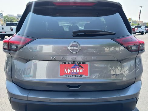 Used 2025 Nissan Rogue SV AWD/4WD image 3
