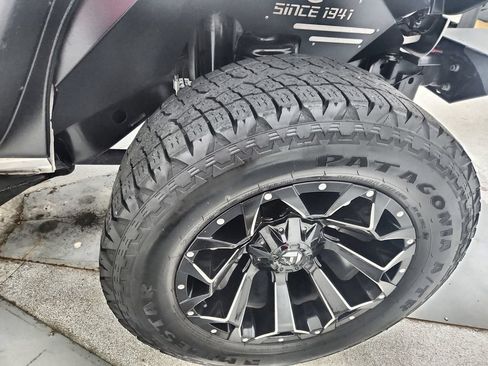 Certified 2017 Jeep Wrangler Unlimited Sahara AWD/4WD image 35