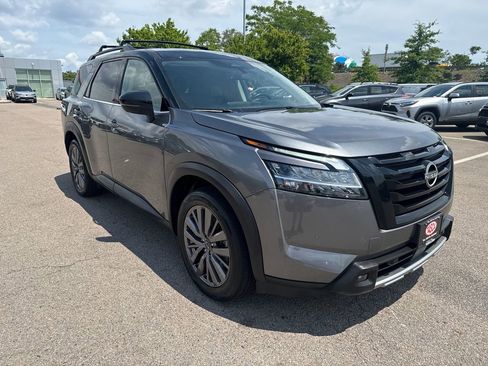 Used 2023 Nissan Pathfinder SL w/ SL Premium Package AWD/4WD image 13