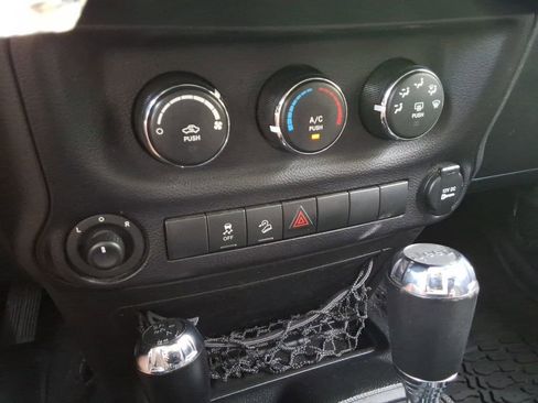 Used 2015 Jeep Wrangler Unlimited Sport w/ Quick Order Package 24S AWD/4WD image 34