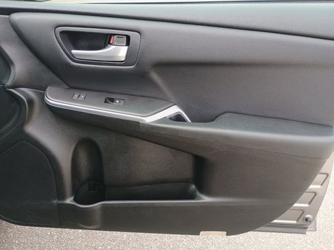 Used 2017 Toyota Camry SE image 21