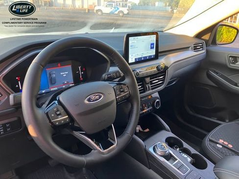 Used 2025 Ford Escape Active w/ Cold Weather Package AWD/4WD image 8