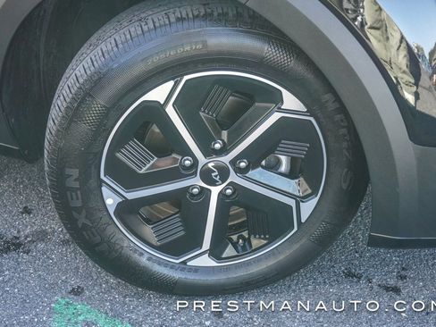 Used 2025 Kia Niro EX image 10