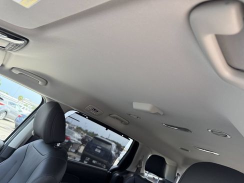 New 2027 Kia Carnival EX FWD image 25