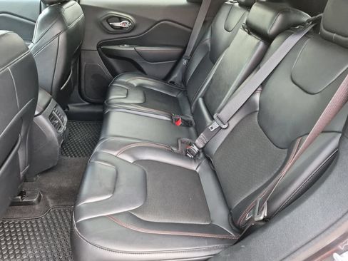 Used 2020 Jeep Cherokee Trailhawk w/ Cold Weather Group AWD/4WD image 19